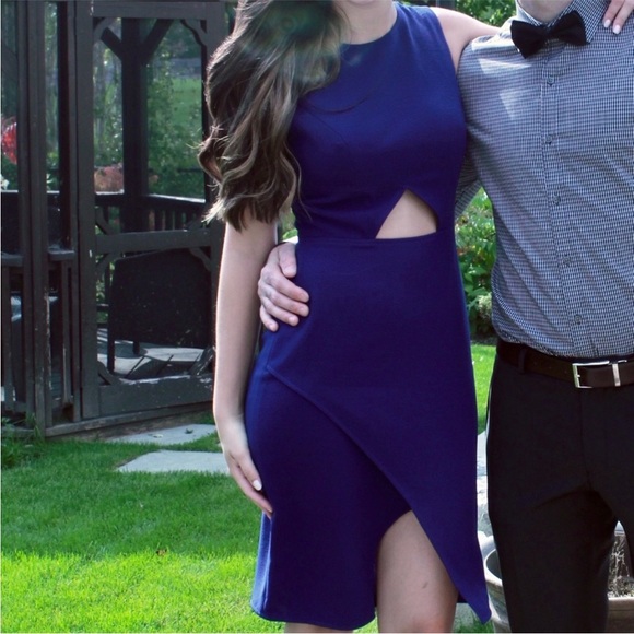 BCBGMAXAZRIA Cutout Dress it doesn’t fit me very stunning sadly don’t fit me - Picture 3 of 4